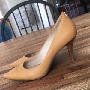 Michael Kors Flex Cognac Pumps